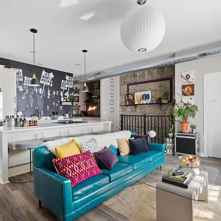 The Bentley Condotel, Heart Of Walkers Point With Garage, Yard